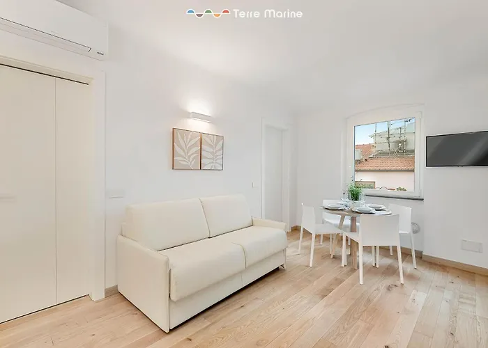 Apartment Le Dimore Dei Fiori, Terre Marine